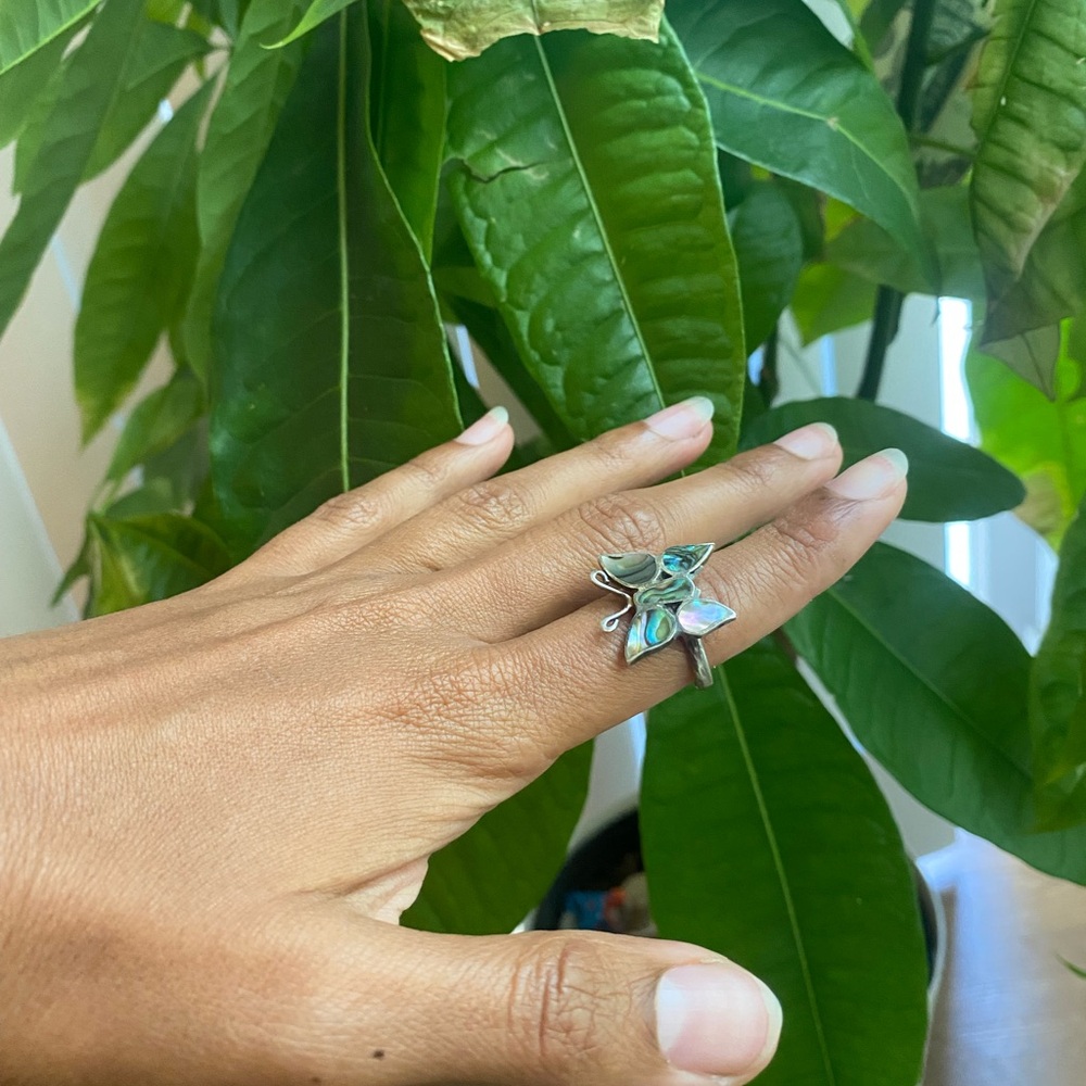 Fantastica silver abalone shell butterfly ring. - Picture 6 of 10